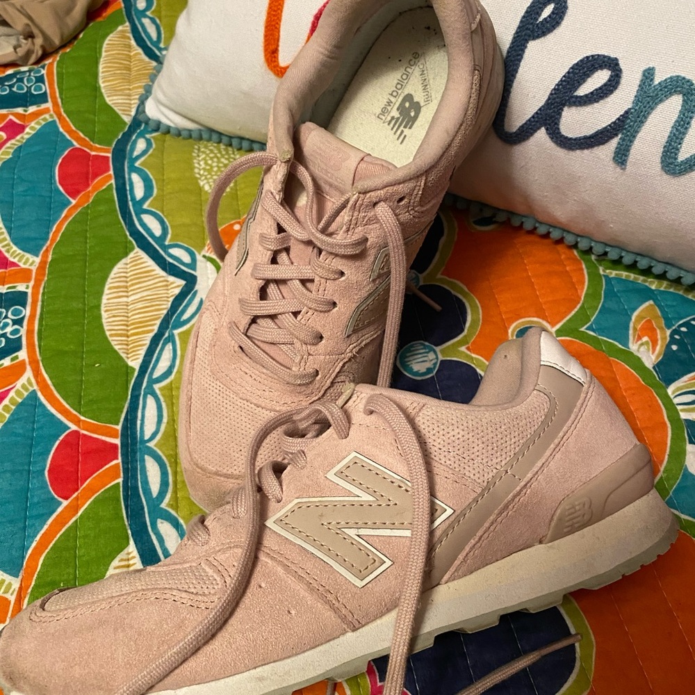 New Balance Pink Tennis Shoe. Size 8 1/2